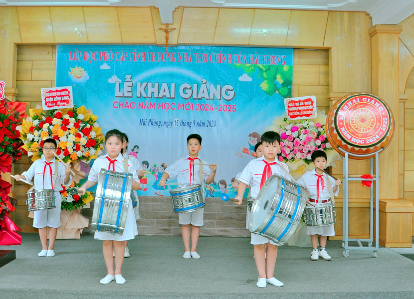 Giáo xứ Chánh tòa Hải Phòng khai giảng lớp học tình thương